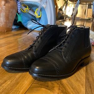 EUC women’s black Ariat lace up booties size 6.5